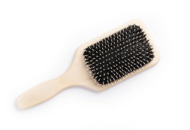 Tahta saç fırçası. İzole edilmiş beyaz arkaplan saç fırçasını geri dönüştür.