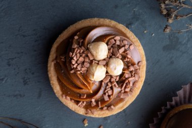 Kremalı, fındıklı, harika bir kek.