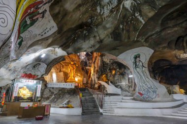 Ipoh, Malezya - Ekim 2022: Perak Tong Tapınağı, Çin tapınağı 20 Ekim 2022 'de Malezya' nın Ipoh kentinde bir kireç taşı mağarasında inşa edildi.