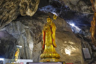 Ipoh, Malezya - Ekim 2022: Perak Tong Tapınağı, Çin tapınağı 20 Ekim 2022 'de Malezya' nın Ipoh kentinde bir kireç taşı mağarasında inşa edildi.