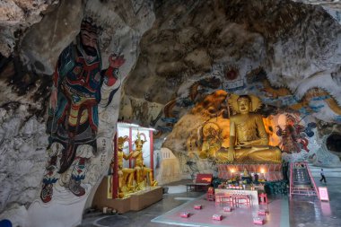 Ipoh, Malezya - Ekim 2022: Perak Tong Tapınağı, Çin tapınağı 20 Ekim 2022 'de Malezya' nın Ipoh kentinde bir kireç taşı mağarasında inşa edildi.