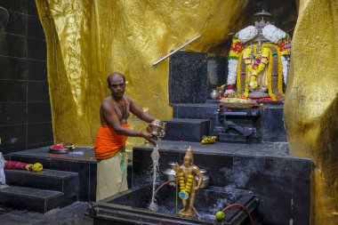 Kuala Lumpur, Malezya - Kasım 2022: Batu Mağarası 3 Kasım 2022 tarihinde Malezya 'nın Selangor kentinde Kuala Lumpur' un kuzeyinde bir Hindu tapınağıdır.