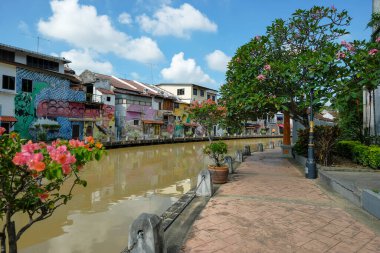 Malacca, Malezya - Kasım 2022: Malacca Nehri Malacca şehrinden 29 Kasım 2022 'de geçmekte olan Malacca Nehri manzarası.