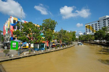 Malacca, Malezya - Kasım 2022: Malacca Nehri Malacca şehrinden 29 Kasım 2022 'de geçmekte olan Malacca Nehri manzarası.