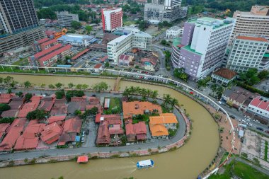 Malacca, Malezya - Kasım 2022: Malacca Nehri 'nin Malacca City' deki Kampung Morten 'den geçişi 29 Kasım 2022 tarihinde Malacca, Malezya.