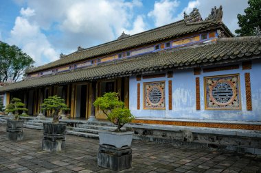 Hue, Vietnam - 24 Aralık 2022: Vietnam 'da Hue şehrinin kalesindeki İmparatorluk Şehri manzarası.