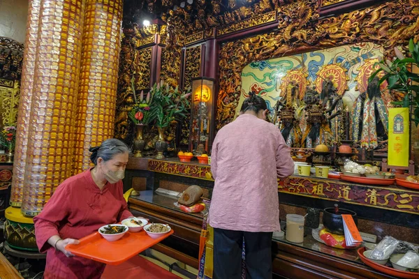 stock image Tainan, Taiwan - February 5, 2023: Women making offerings in the Tian Gong Temple in Tainan, Taiwan.