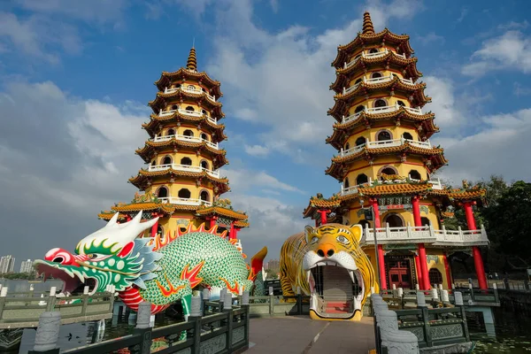 Kaohsiung Taiwan February 2023 Dragon Tiger Pagodas Temple Located Lotus — Stock Photo, Image