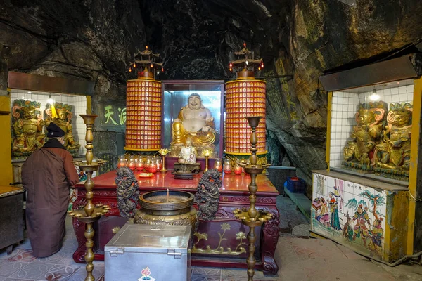Keelung Tajwan Lutego 2023 Xiandongyan Zuisheng Temple Znajduje Się Wewnątrz — Zdjęcie stockowe