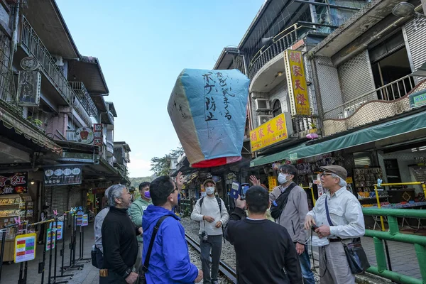 Shifen Taiwan Februari 2023 Mensen Steken Lantaarns Aan Shifen Old — Stockfoto