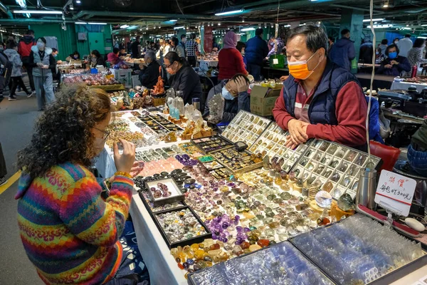 Taipei Taiwan Februari 2023 Folk Köper Mineraler Jianguo Holiday Jade — Stockfoto