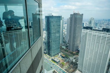 Tokyo, Japonya - 6 Mart 2023: Tokyo Metropolitan Hükümet Binası Tokyo şehri manzarası.