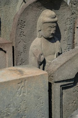 Tokyo, Japonya - 8 Mart 2023: Shibamata, Tokyo, Japonya 'daki Shinsho Budist tapınağındaki bir heykelin detayları.