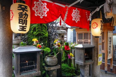 Osaka, Japonya - 21 Mart 2023: Hozenji Tapınağı Japonya 'nın Osaka kentinde bulunan bir Budist tapınağıdır..