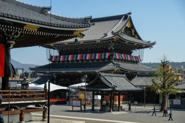 Kyoto, Japonya - 28 Mart 2023: Higashi Honganji Tapınağı Japonya 'nın Kyoto şehrinde bulunan bir Budist tapınağıdır..