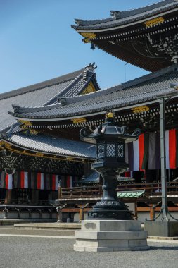 Kyoto, Japonya - 28 Mart 2023: Higashi Honganji Tapınağı Japonya 'nın Kyoto şehrinde bulunan bir Budist tapınağıdır..