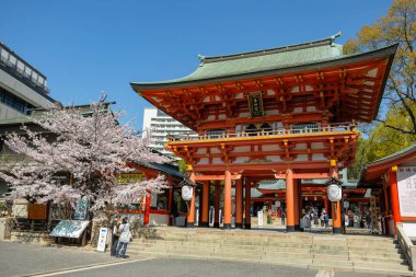 Kobe, Japonya - 1 Nisan 2023: Ikuta Tapınağı Kobe, Japonya 'da bulunan bir Shinto tapınağıdır..