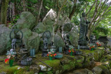 Hatsukaichi, Japonya - 17 Nisan 2023: Daisho-in Tapınağı, Japonya 'nın Hiroşima ilinin Miyajima Adası' nda bulunan bir Budist tapınağıdır..