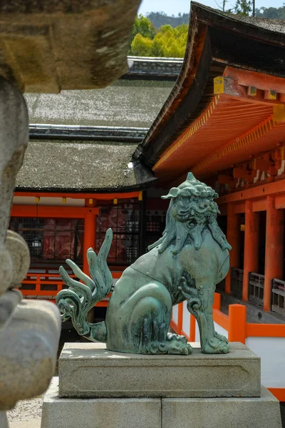 Hatsukaichi Ιαπωνία Απριλίου 2023 Άγαλμα Στο Ναό Itsukushima Στο Νησί — Φωτογραφία Αρχείου
