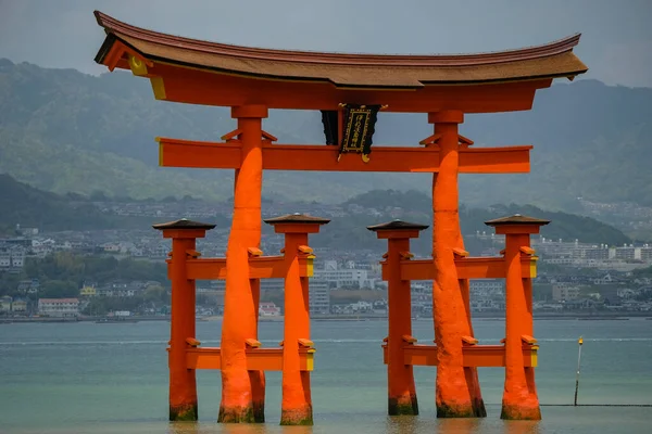 Hatsukaichi Ιαπωνία Απριλίου 2023 Επιπλέοντας Torii Στο Ναό Itsukushima Στο — Φωτογραφία Αρχείου