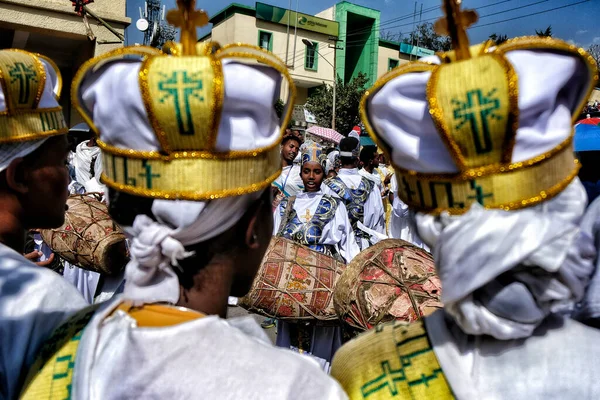 Gondar Etiopía Enero 2018 Cristianos Con Mantas Blancas Tradicionales Tocan — Foto de Stock