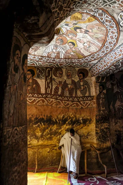 Hawzen Etiopía Enero 2018 Sacerdote Iglesia Abuna Yemata Guh Hawzen — Foto de Stock