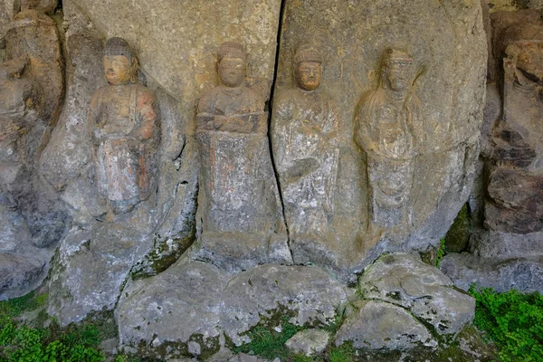 日本の臼杵 2023年5月1日 臼杵石仏 うつき石仏 12世紀に日本の臼杵で岩に彫られた彫刻群 — ストック写真