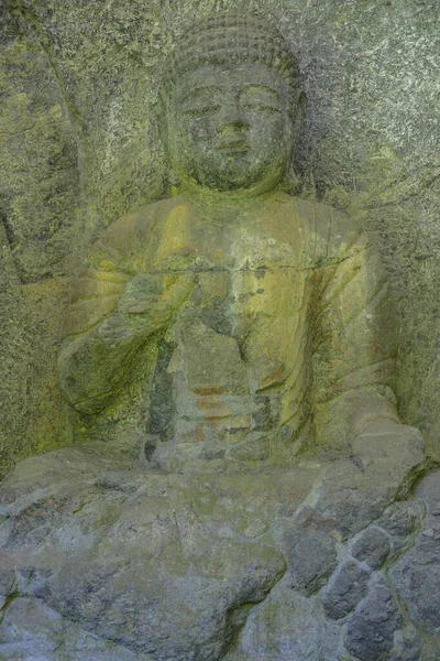 日本の臼杵 2023年5月1日臼杵石仏の詳細 日本の臼杵で12世紀に岩に刻まれた彫刻群 — ストック写真