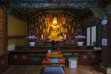 Busan, Güney Kore - 30 Mayıs 2023: Beomeosa Tapınağı Busan, Güney Kore 'de Geumjeongsan Dağı üzerine inşa edilmiş bir Budist tapınağıdır..