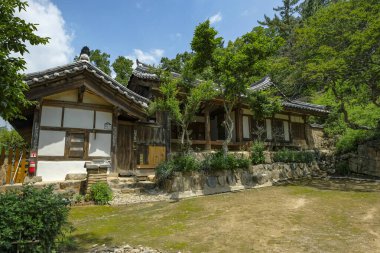 Gyeongju, Güney Kore - 3 Haziran 2023: Gyeongju 'daki Yangdong Halk Köyü, Güney Kore' nin Joseon hanedanlığından geleneksel bir köydür..