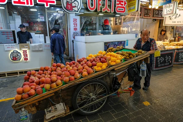 Busan Sydkorea Maj 2023 Fruktsäljare Gukje Marknaden Eller Den Internationella — Stockfoto