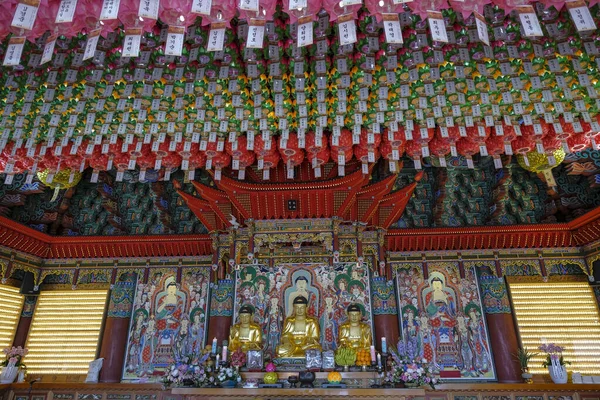 韩国釜山 2023年5月27日 海东永贡寺 Haedong Yonggungsa Temple 是韩国为数不多的海滨寺庙之一 位于韩国釜山 — 图库照片
