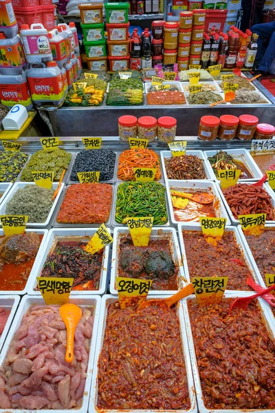 Busan Jižní Korea Května 2023 Prodej Nakládaných Okurek Trhu Gukje — Stock fotografie
