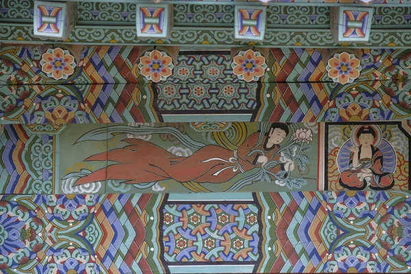 ซาน เกาหล พฤษภาคม 2023 ดโบโนเมซา ทธท างข นบนภ เขาก มจงซานในป — ภาพถ่ายสต็อก