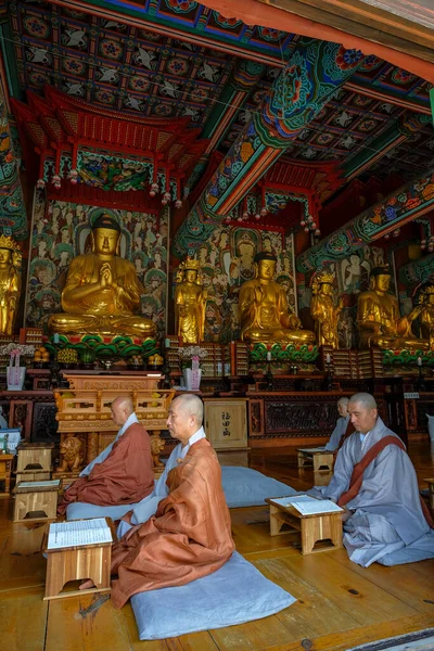 Gimjesi Νότια Κορέα Ιουνίου 2023 Μοναχοί Προσεύχονται Στο Ναό Geumsansa — Φωτογραφία Αρχείου