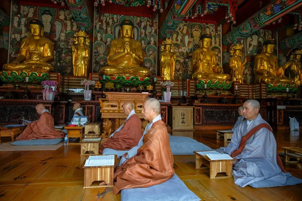 Gimjesi Coreia Sul Junho 2023 Monges Rezando Templo Geumsansa Templo — Fotografia de Stock
