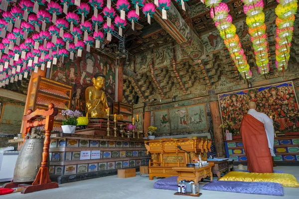 Gongju Coreia Sul Junho 2023 Monge Orando Templo Magoksa Templo — Fotografia de Stock