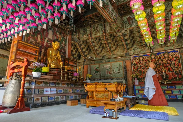 Gongju Південна Корея Червня 2023 Монах Молиться Храмі Магокса Буддійський — стокове фото