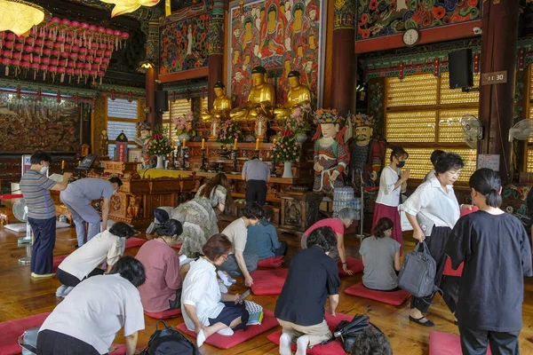 Séoul Corée Sud Juin 2023 Personnes Priant Dans Temple Bongeunsa — Photo