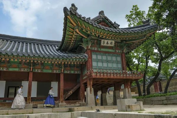 Seul Coréia Sul Junho 2023 Duas Mulheres Traje Coreano Tradicional — Fotografia de Stock