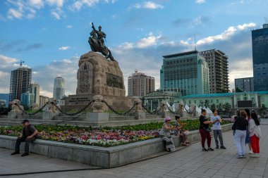 Ulaanbaatar, Moğolistan - 10 Temmuz 2023: Ulaanbaatar, Moğolistan 'daki Sukhbaatar Meydanı.