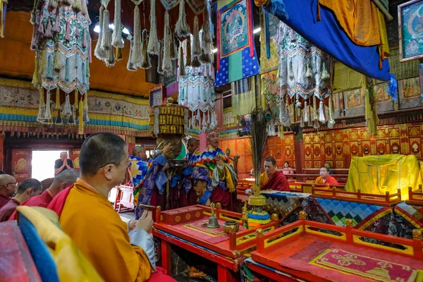 Ουλάν Μπατόρ Μογγολία Ιουλίου 2023 Μοναχοί Προσεύχονται Στη Μονή Gandantegchinlen — Φωτογραφία Αρχείου