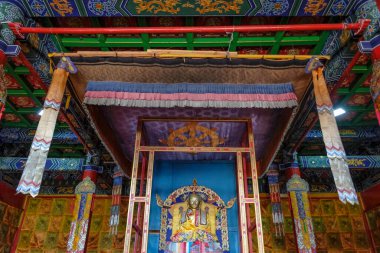 Erdenet, Moğolistan - 18 Temmuz 2023: Moğolistan 'ın Selenge ilindeki en büyük üç Budist manastır merkezinden biri olan Amarbayasgalant Manastırı.