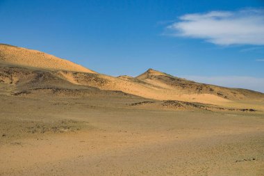 Moğolistan 'daki Gobi Çölünde Khongor Kum Tepeleri.