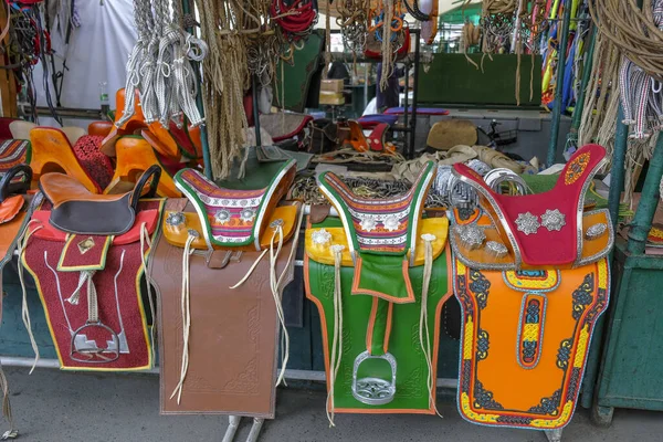Ulaanbaatar Mongólia Agosto 2023 Saddles Narantuul Market Também Conhecido Como Imagem De Stock
