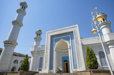 Almaty, Kazakistan - 4 Ağustos 2023: Almatı 'daki Merkez Cami, Kazakistan.