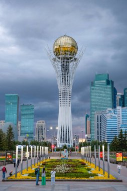 Astana, Kazakistan - 13 Ağustos 2023: Astana, Kazakistan 'daki Bayterek gözlem kulesinin manzarası.