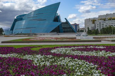 Astana, Kazakistan - 13 Ağustos 2023: Astana, Kazakistan 'daki Kazakistan Merkez Konser Salonu.