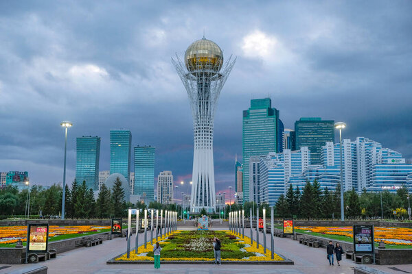 Астана, Казахстан - 13 августа 2023 года: Обзорная башня Байтерек в Астане, Казахстан.