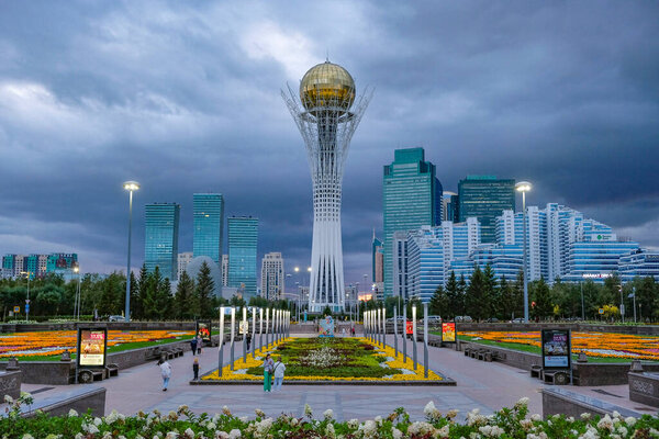 Астана, Казахстан - 13 августа 2023 года: Обзорная башня Байтерек в Астане, Казахстан.
